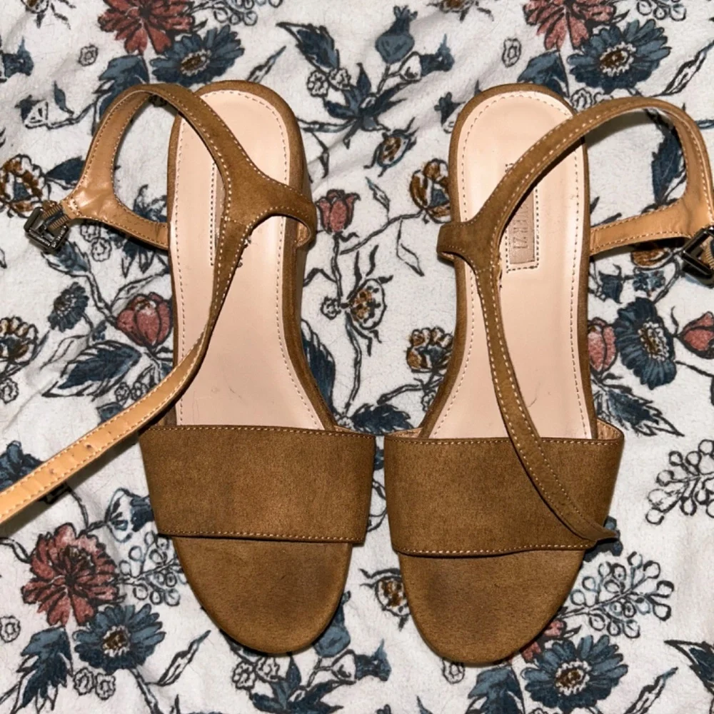 Platform sandals - Picture 3 of 4